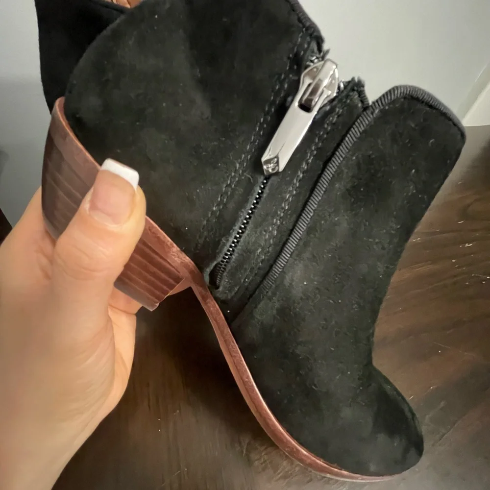 Sam Edelman 🖤👢 Black Petty Ankle suede Booties, size 5
